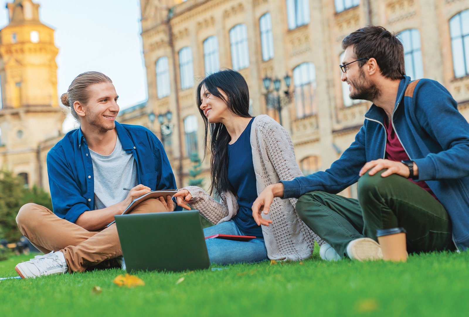 Yurtdışında Eğitim Alırken Arkadaş Edinmenin 5 Etkili Yolu